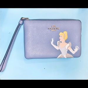 COACH X DISNEY CINDERELLA WRISTLET